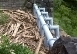 h型流木捕捉工　捕捉事例